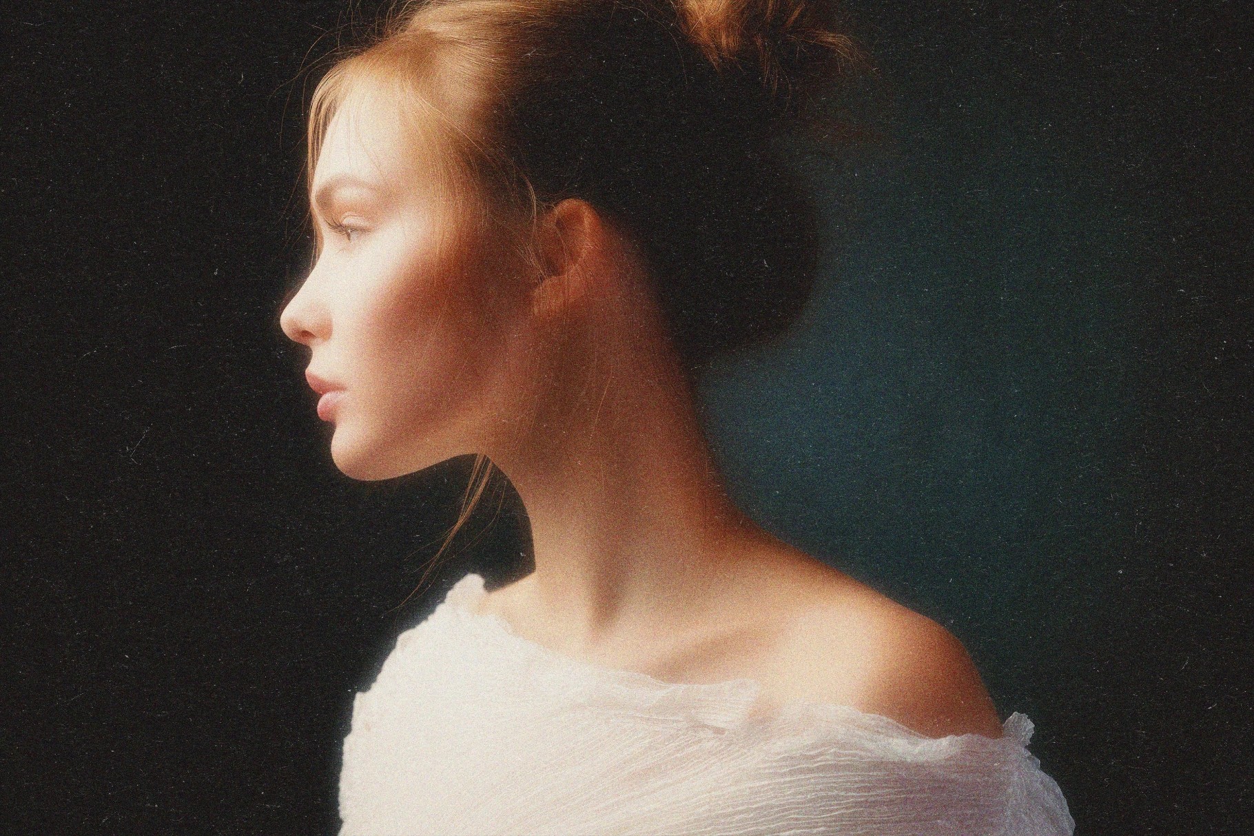 Grainy Glowing Photo Effect