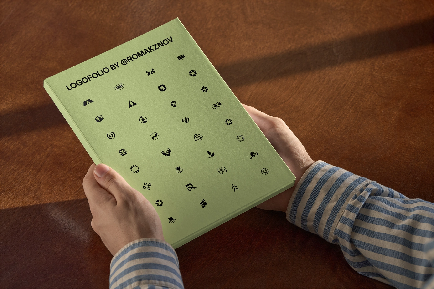 Elegant Folder Mockup