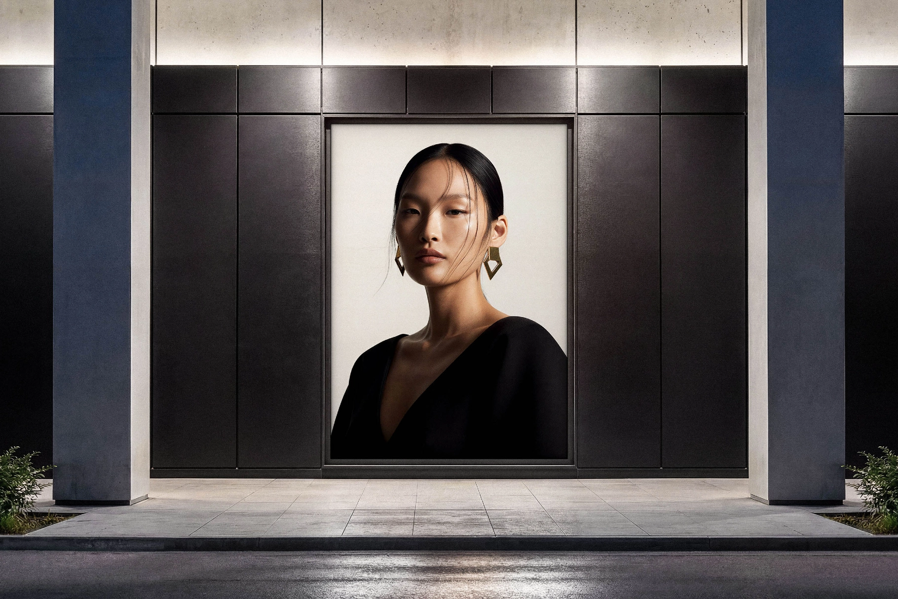 Outdoor Lightbox Poster Mockup