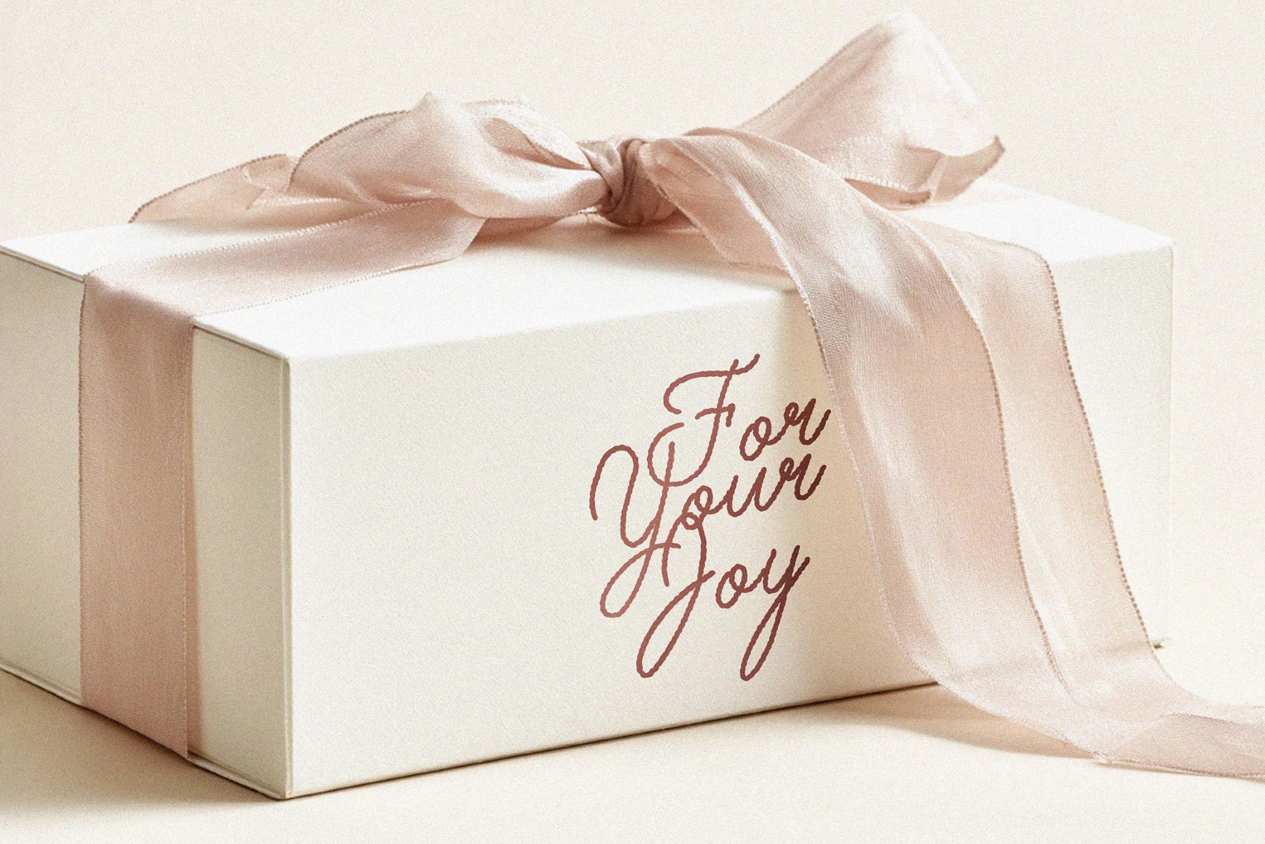 Enlace Romance: Delicate Script Font