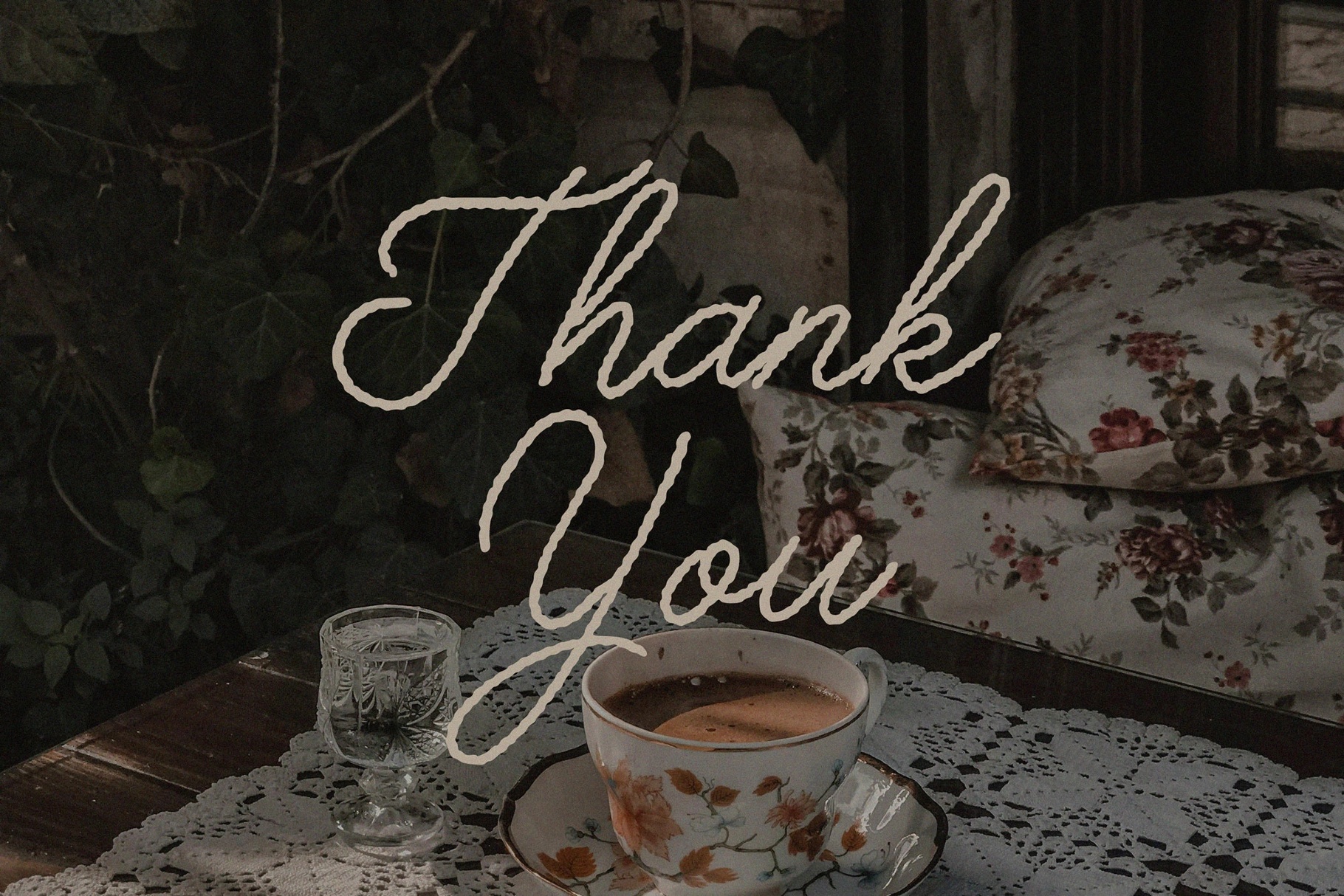 Enlace Romance: Delicate Script Font