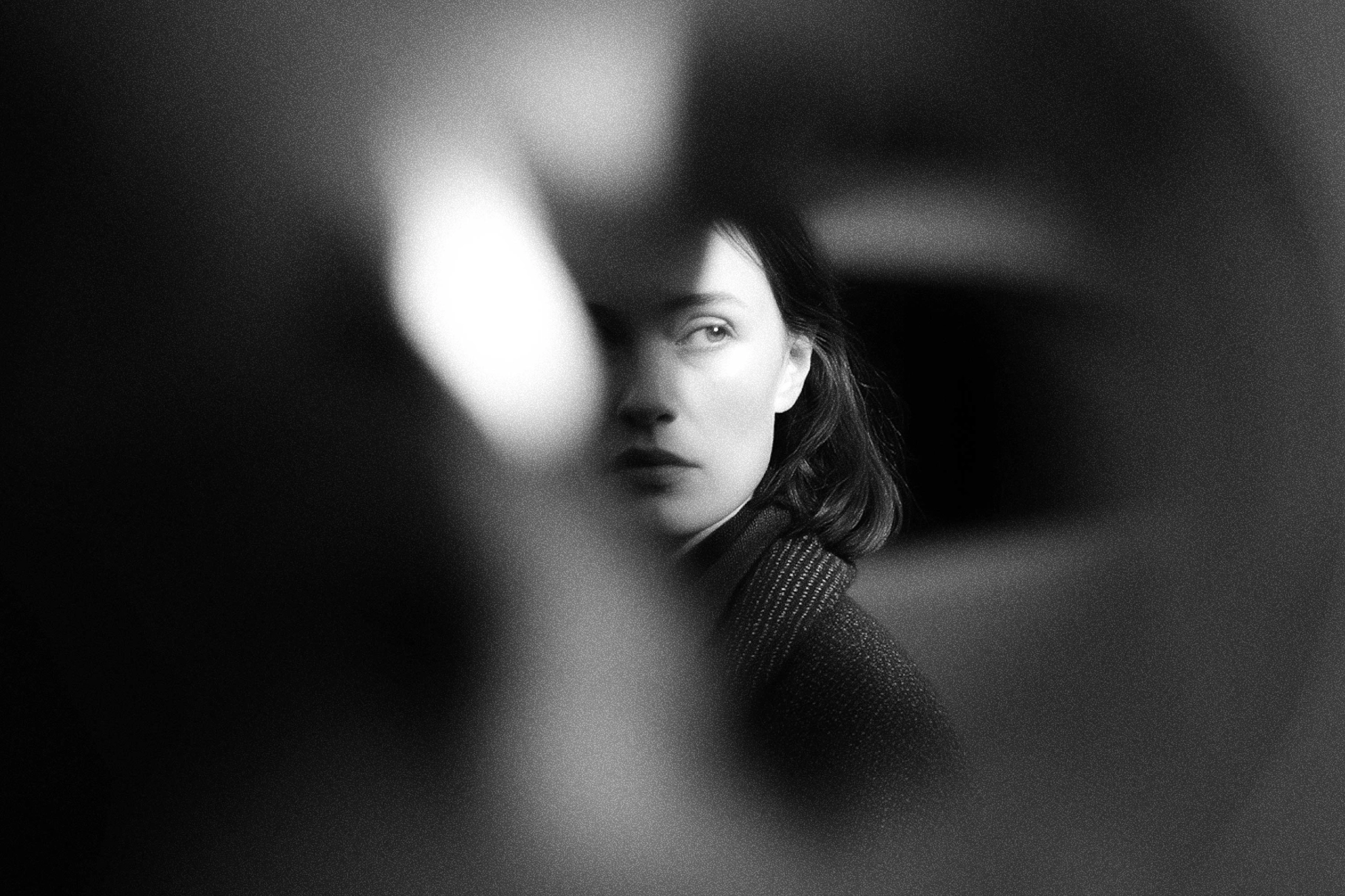 Noir Radial Spin Photo Effect