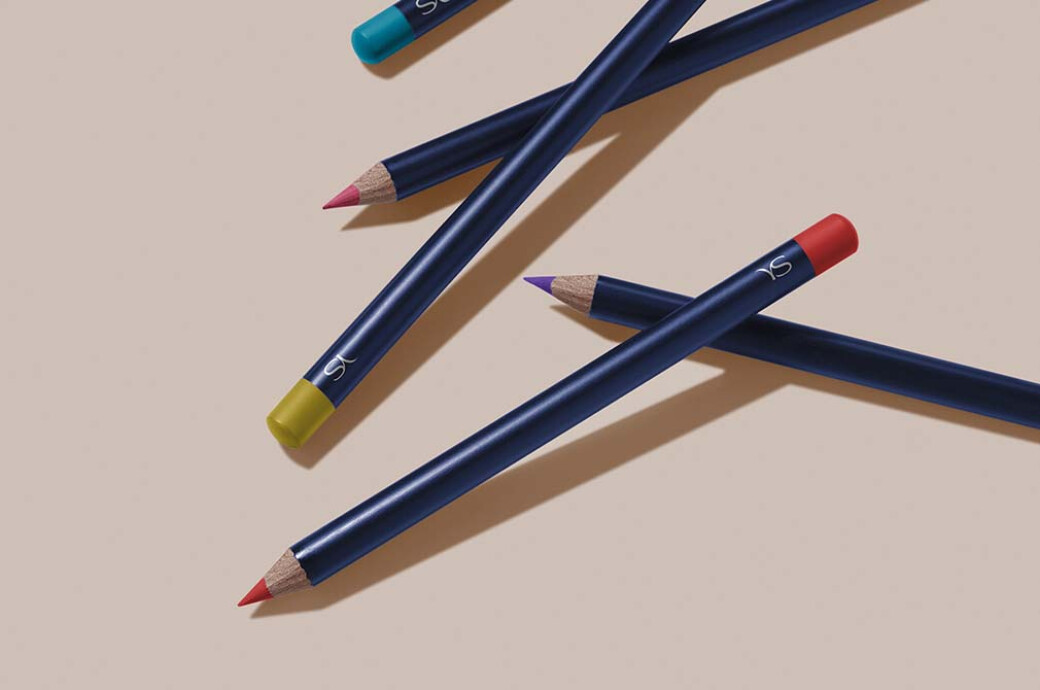 Eye Liner Logo Mockup