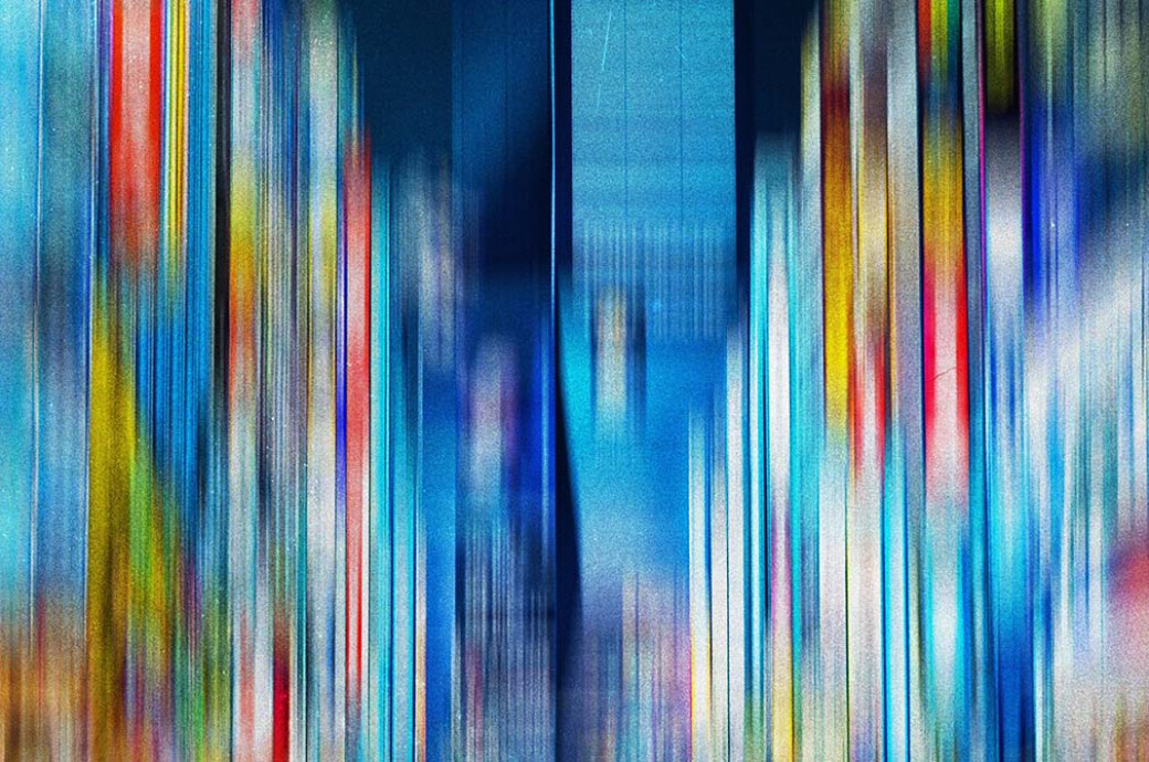 Defocus Motion Effect for Posters