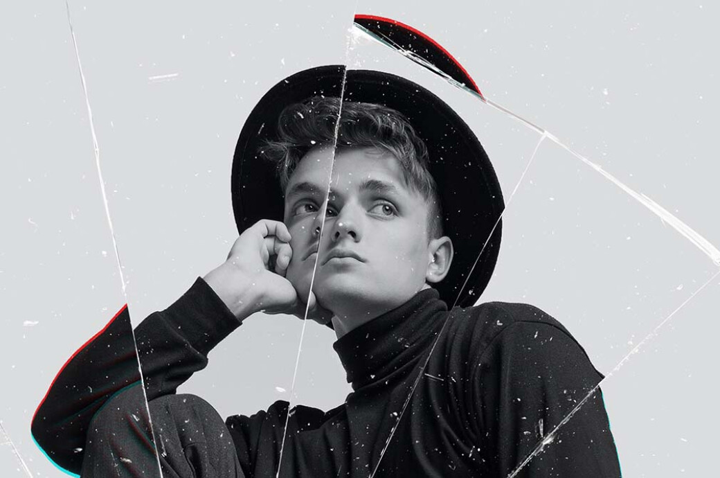 Glass Fracture Effect for Posters