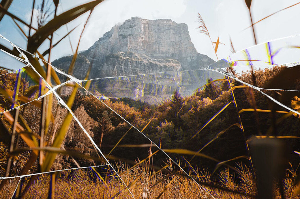 Broken Mirror Photo Effect