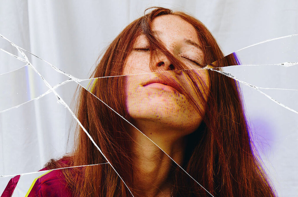 Broken Mirror Photo Effect