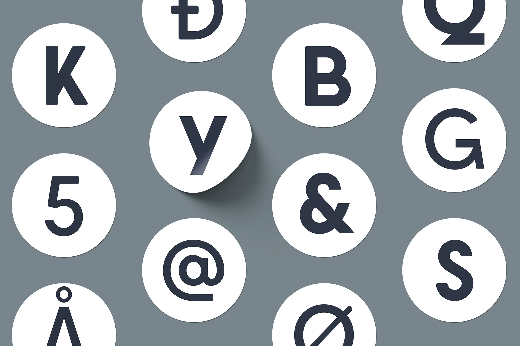 Brosqua Geometric Display Fonts