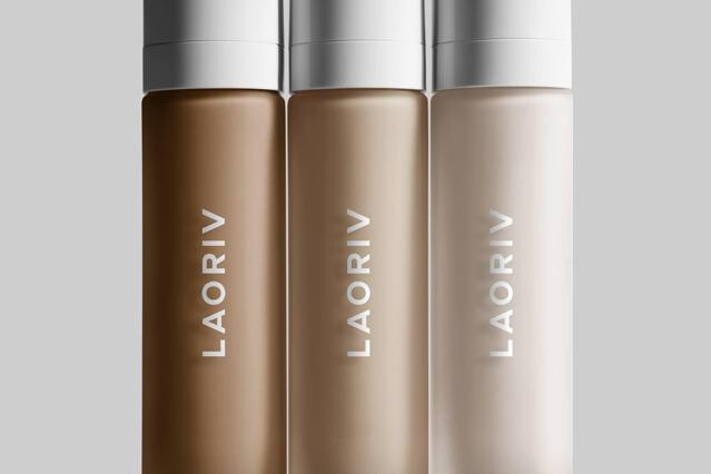 Minimalist Concealer Logo Mockup