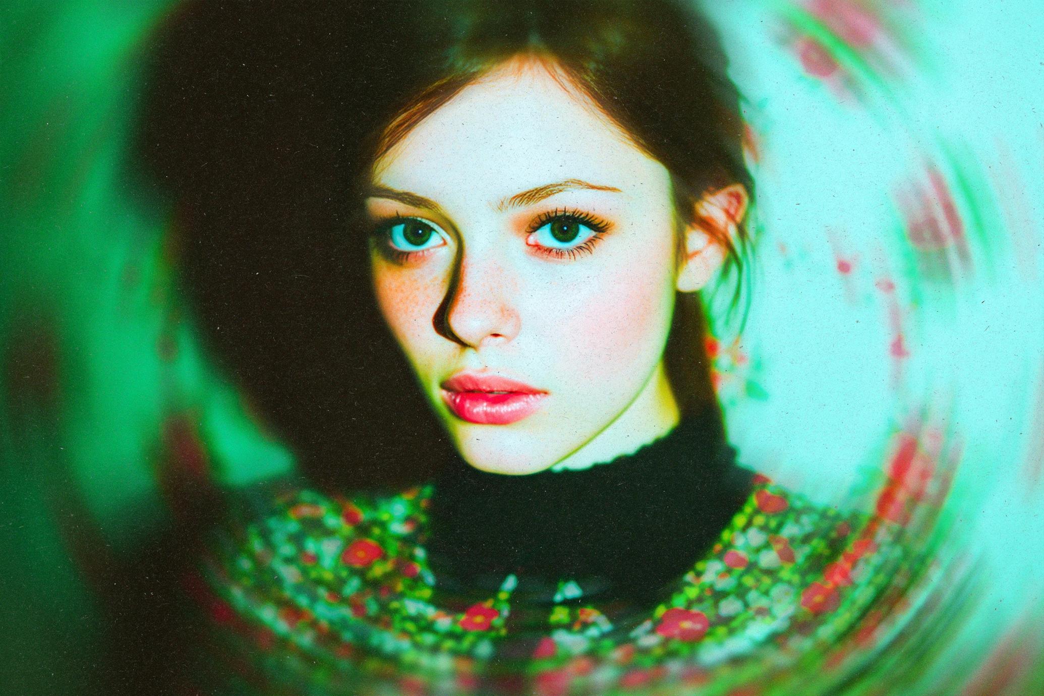 Vibrant Spinning Photo Effect