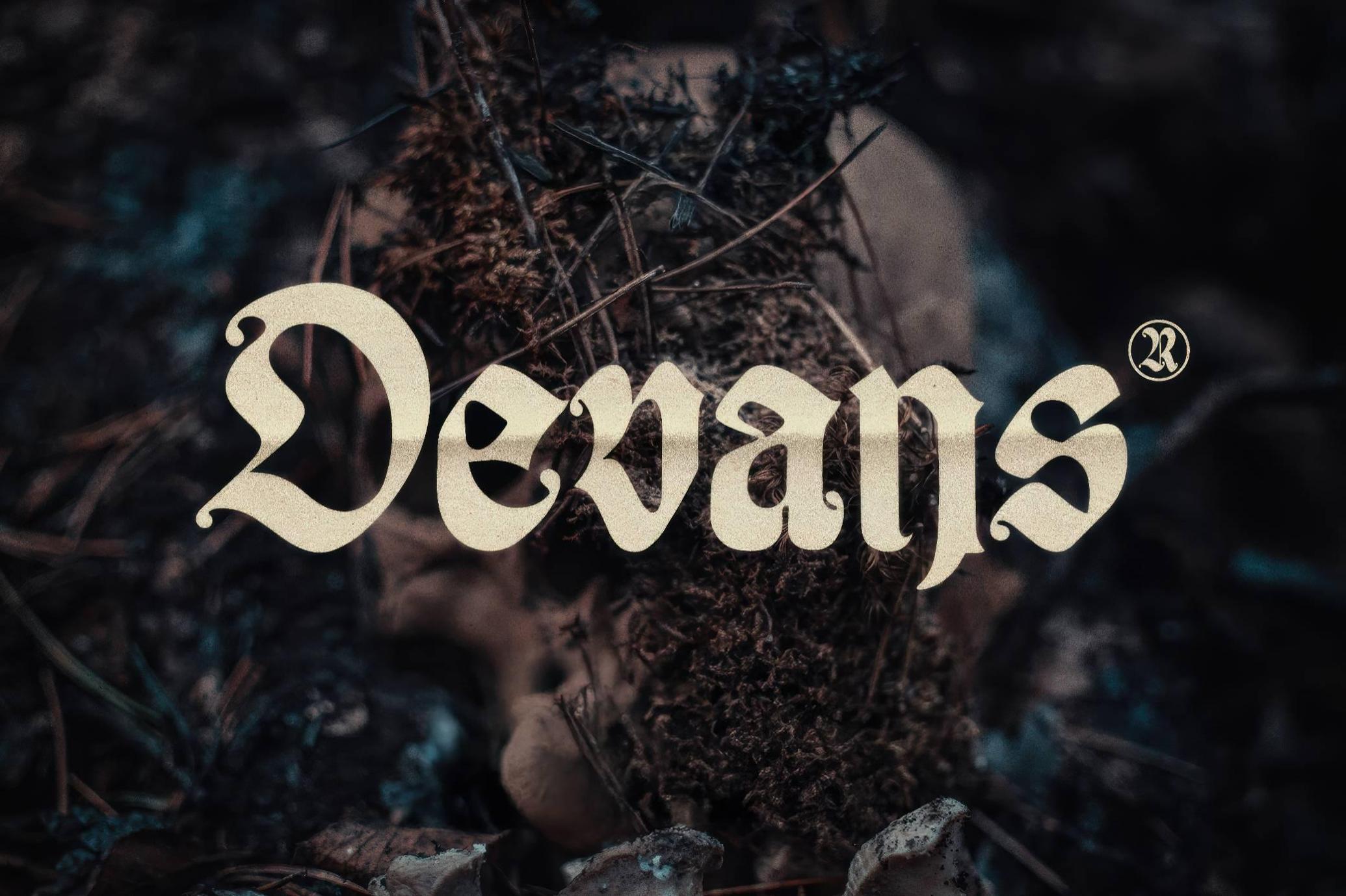 Devans — Handrawn Blackletter Font