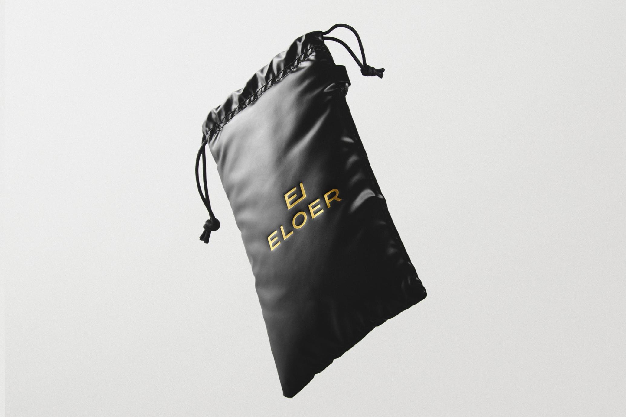 Logo Mockup Floating Pouch