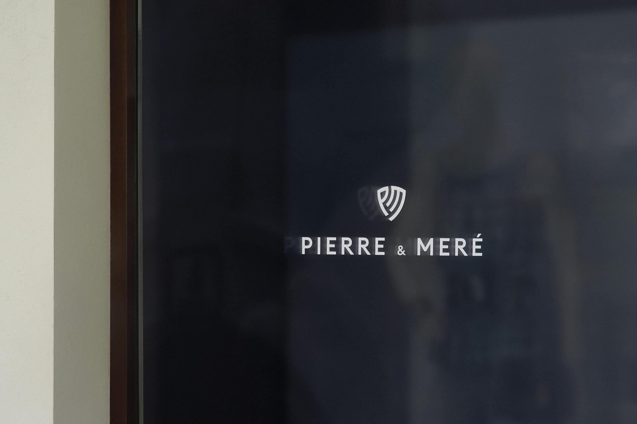 Classy Retail Storefront Logo Mockup