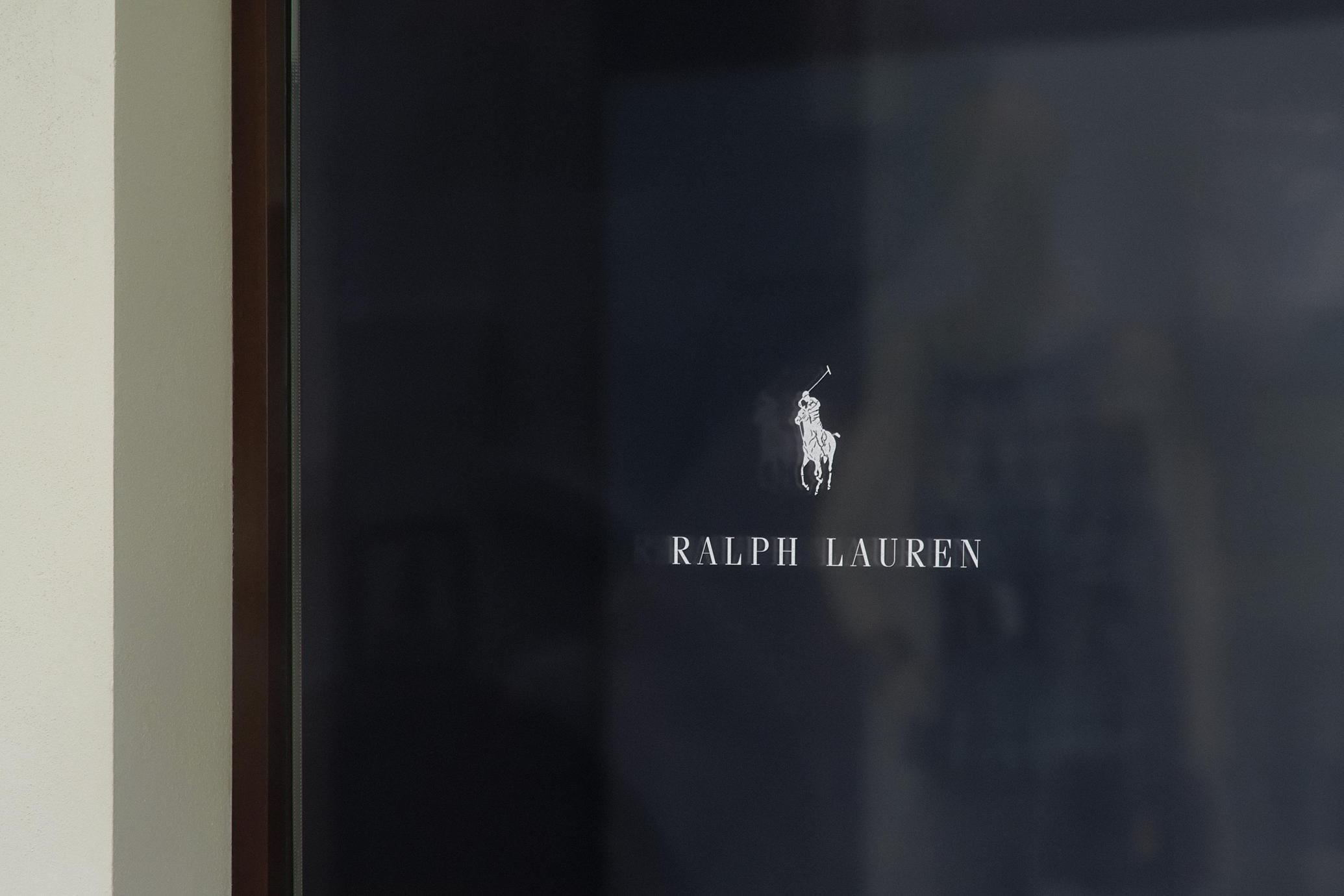 Classy Retail Storefront Logo Mockup